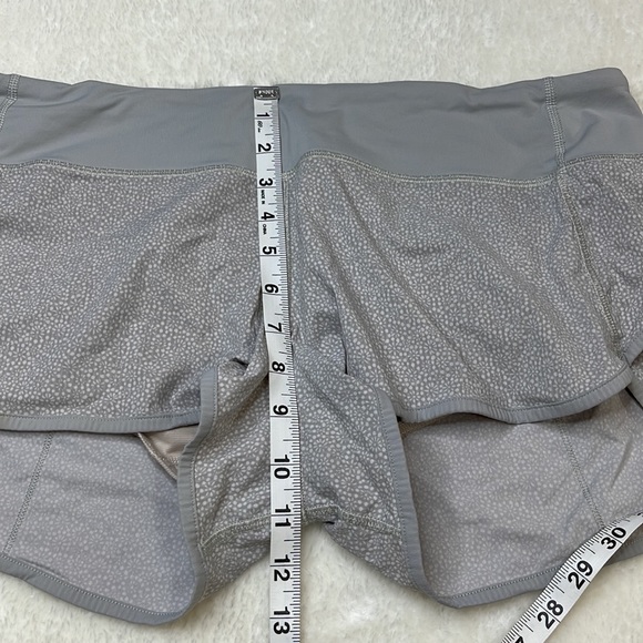 lululemon Speed Short Freckle Flower - Seal Grey Size 10 - Picture 10 of 11